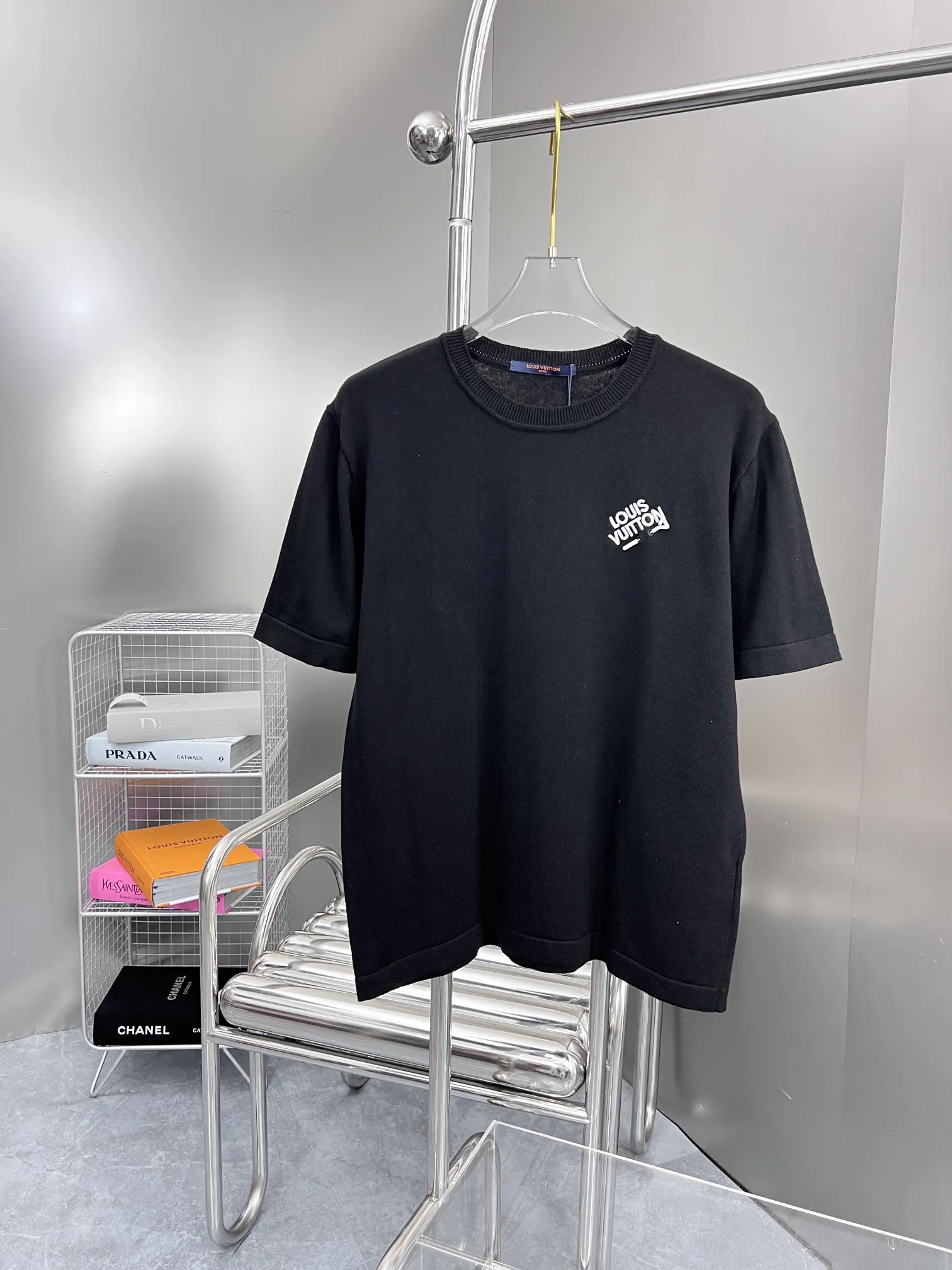 🅿️200 High Quality Lv 2025 Spring and Summer Pin🧷Short Sleeve Knitted Same as Official Website Customized Sweater Neck➕Front Chest Pin🧷Design High Density Imported Embroidery Custom Dyed Wool Yarn S M L XL
